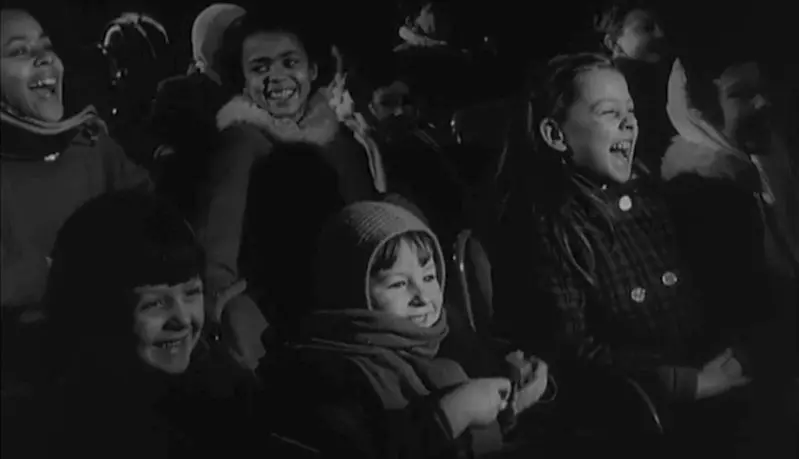 grupo de niños sonriendo